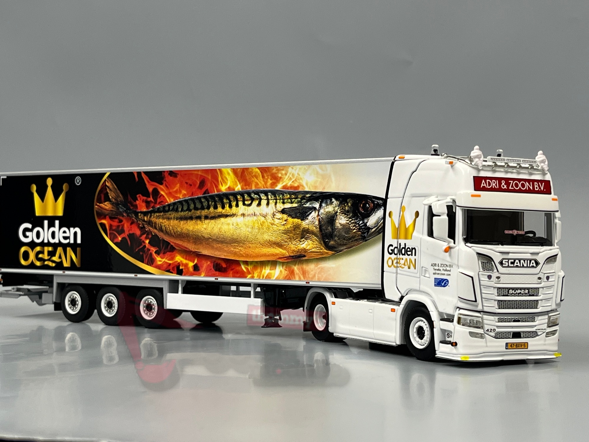 01-4772 - WSI - Scania S420 Highline 4x2 mit 3achs Kühlkofferauflieger - Adri & Zoon - NL